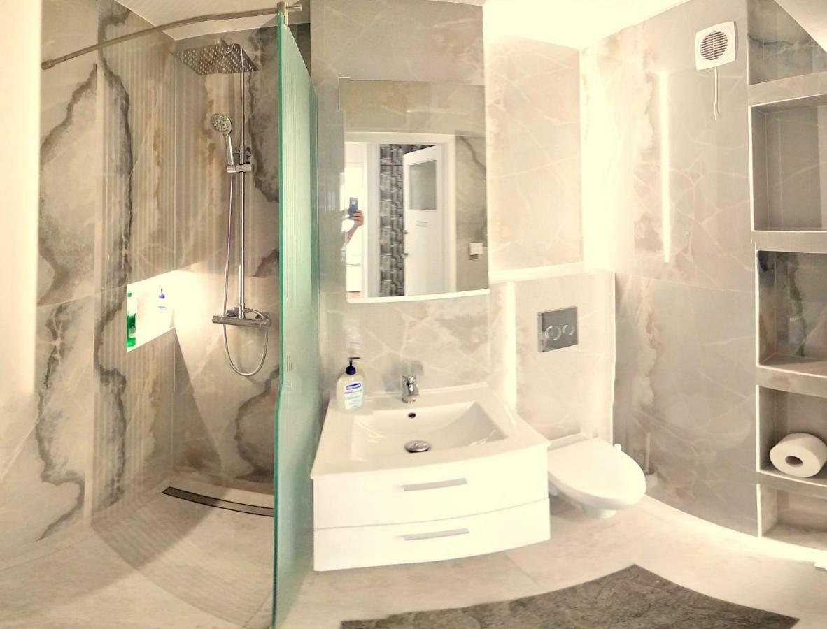 Studio Zelazna Rooms Near Old Town Varsó Kültér fotó